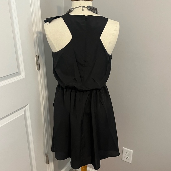 BCBGeneration Black One shoulder Ruffle Black Sz 6 - Picture 3 of 7